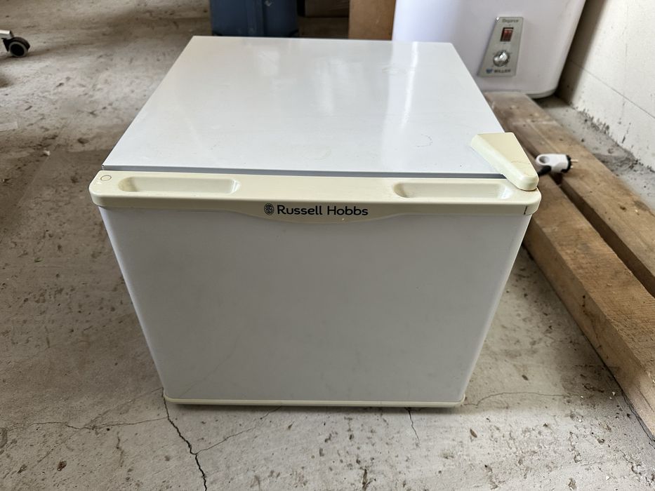 Холодильник Russell Hobbs RHCLRF17