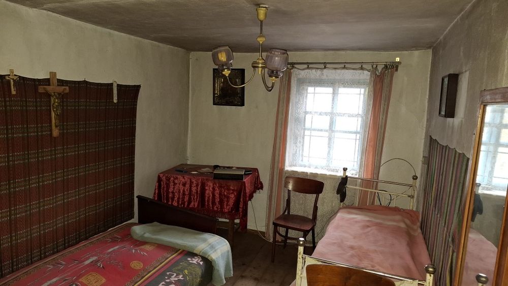 Хата в с.Комарівці будинок