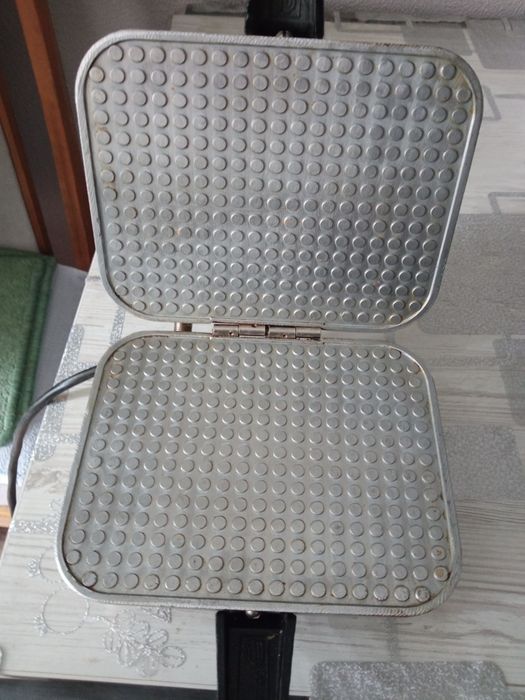 Продам електровафельницю