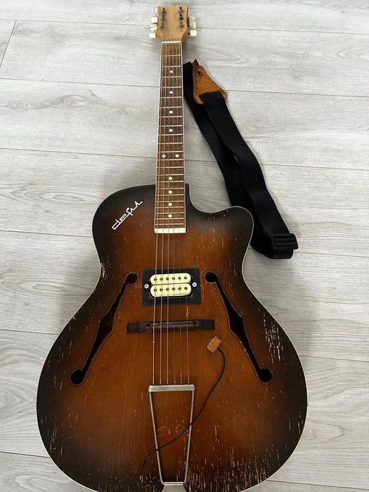 Stara gitara defil.