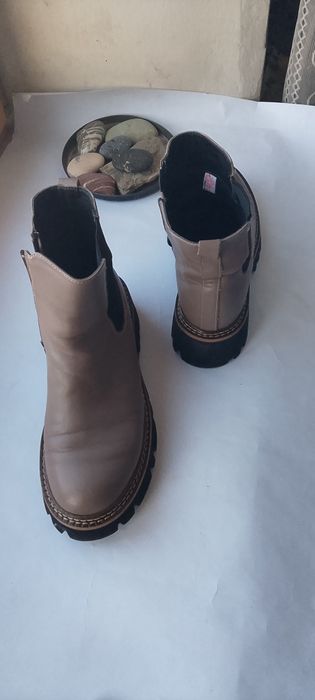 Женские полусапожки  37размер.