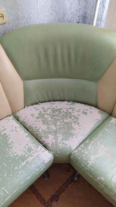 Кухонний м'який диван угловий.