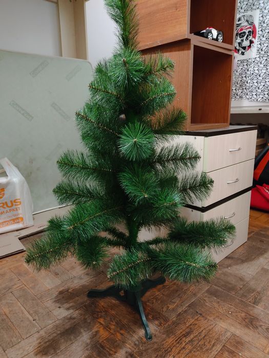 Новая. Новогодняя ёлка. 1м 25см. С подставкой.