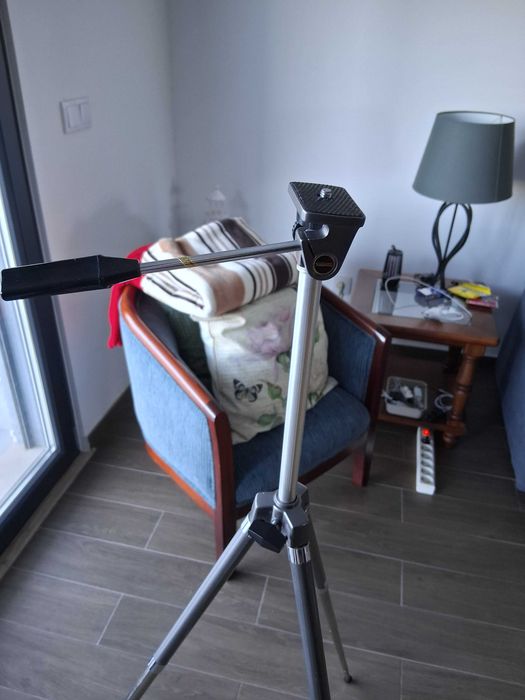 Tripés Unomat SVA 44 e Swallow, cabeças oscilantes e rotação de 360º