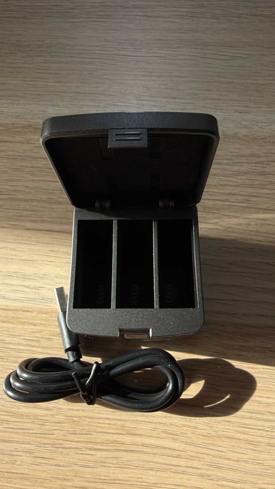 Ładowarka do 3 baterii GoPro Hero 13 + kabel USB-C – nowa