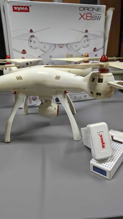 Drone Syma x8sw com varias peças extras e 2 baterias