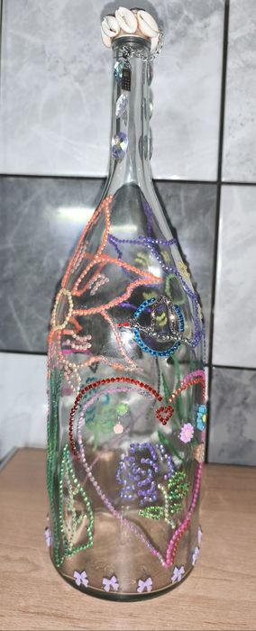Butelka wazon ozdobiony diamentami
