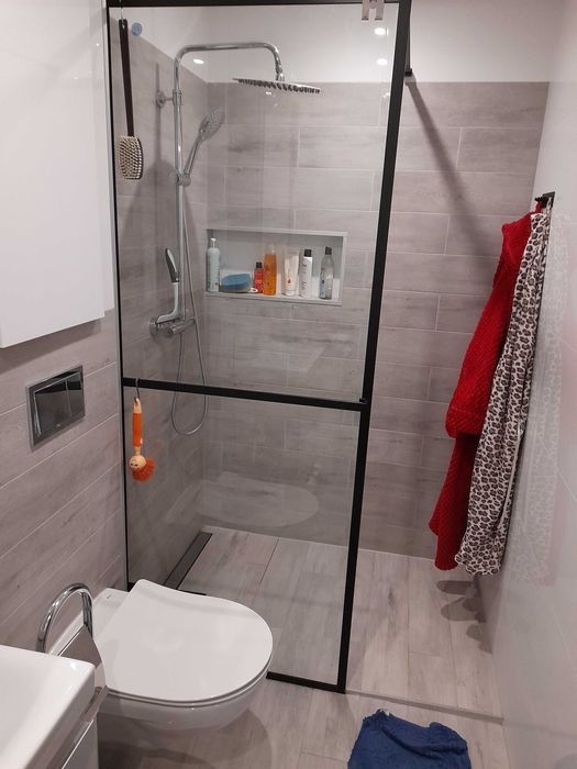 nowa, nie rozpakowana ścianka prysznicowa