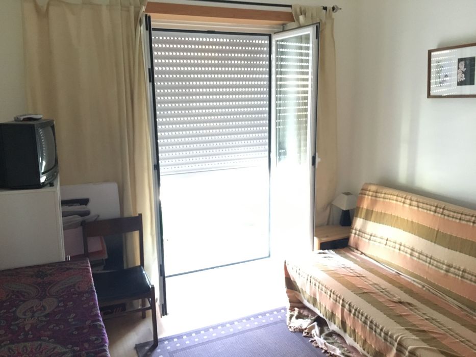Arrendamento de apartamento T2 na Rua das Furnas