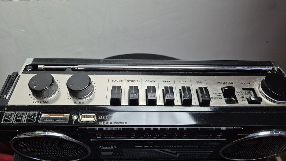 Trevi RR 501 BT – radiomagnetofon Bluetooth USB SD MP3 – stan bardzo d