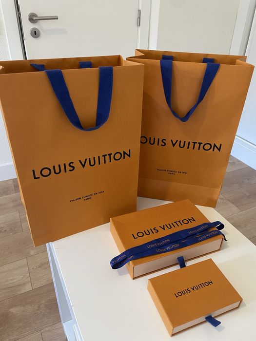 Caixa rigida e sacos ORIGINAL  da Louis Vuitton