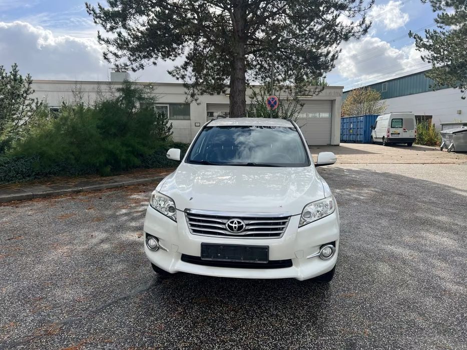 Toyota RAV-4 2012...
