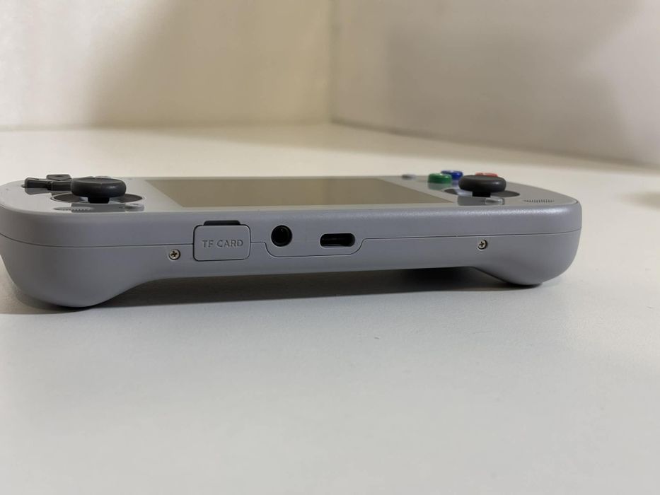 Przenośna konsola retro z ekranem IPS