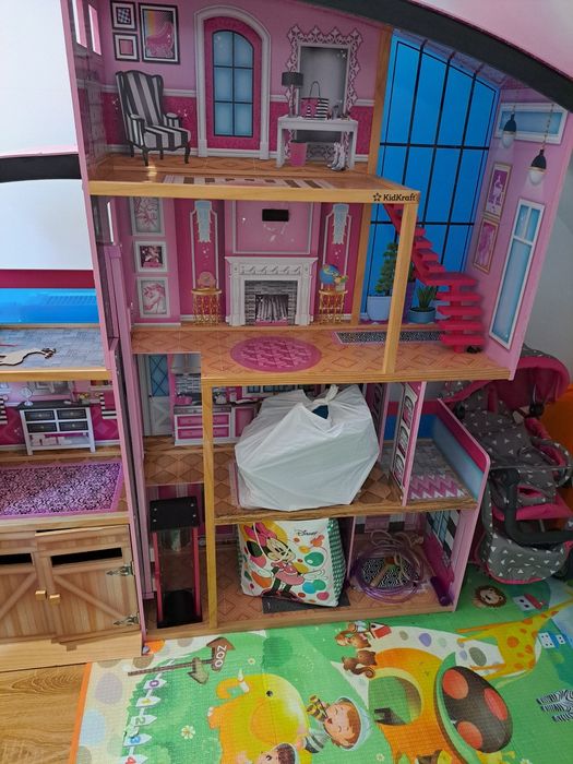 Drewniany domek dlia lalek