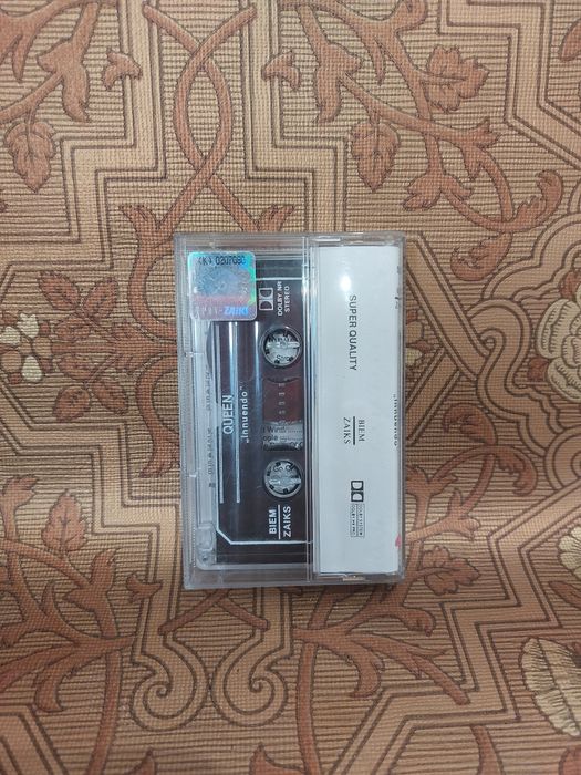 Kaseta Queen Innuendo