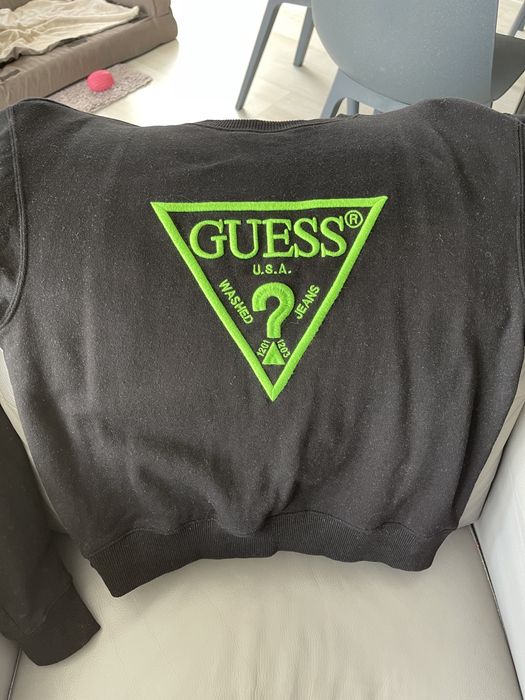 Bluza firmy Guess czarna