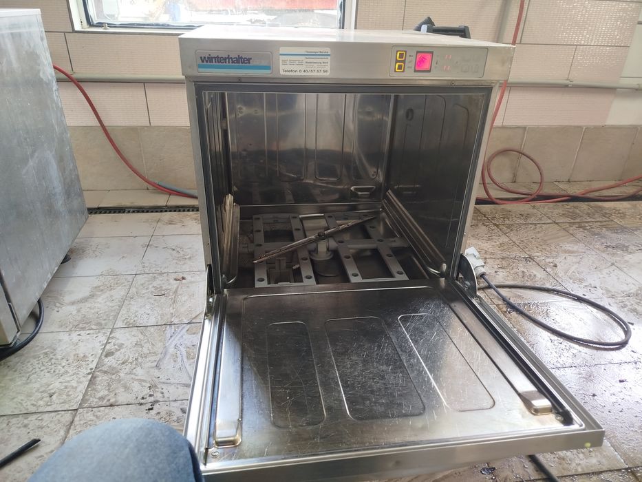 Професійна посудомийка Winterhalter