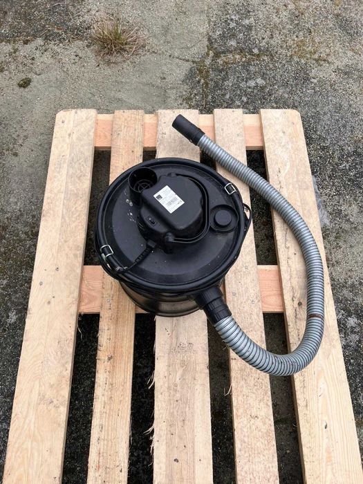 Odkurzacz do popiołu BENTA 800 W + wąż