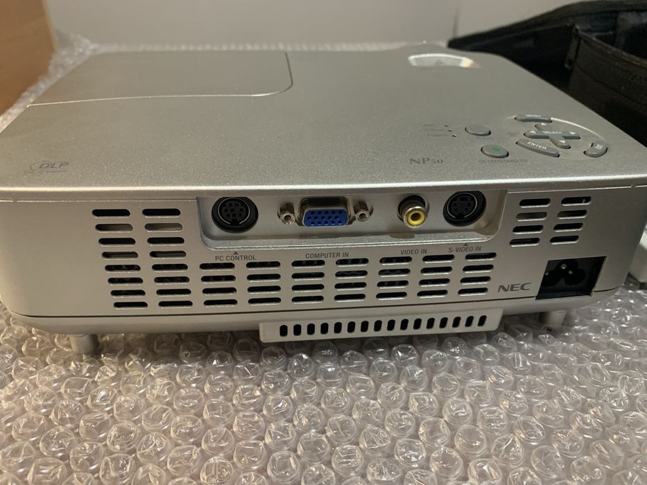 Продається проектор Nec NP 50G як НОВИЙ + портативний екран