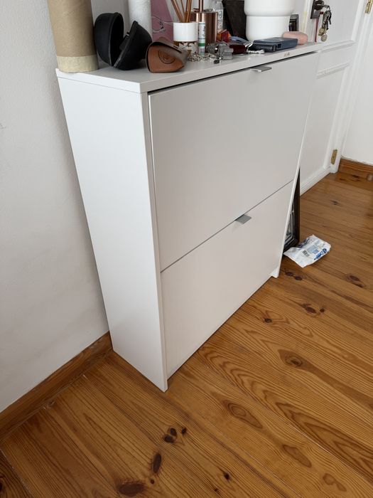 Sapateira branca com 2 portas