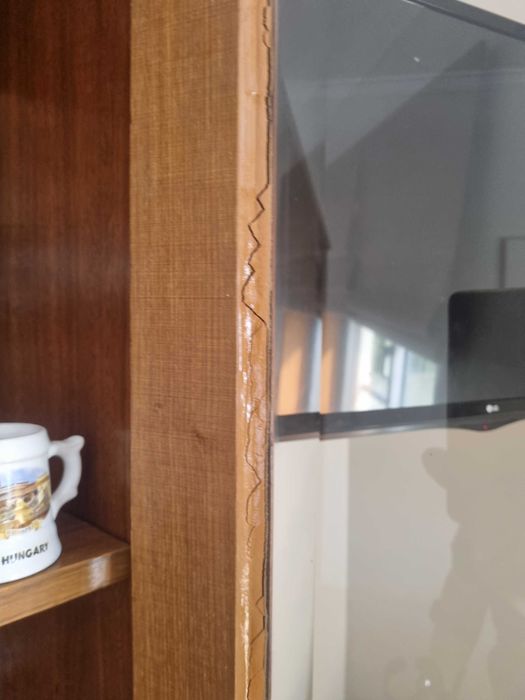 Movel de sala em madeira castanho