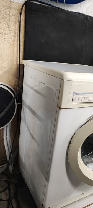 Duas máquinas de Lavar Roupa