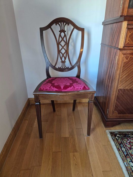 6 Elegantes Cadeiras Estilo D.Maria em Mogno - Assento Estofado
