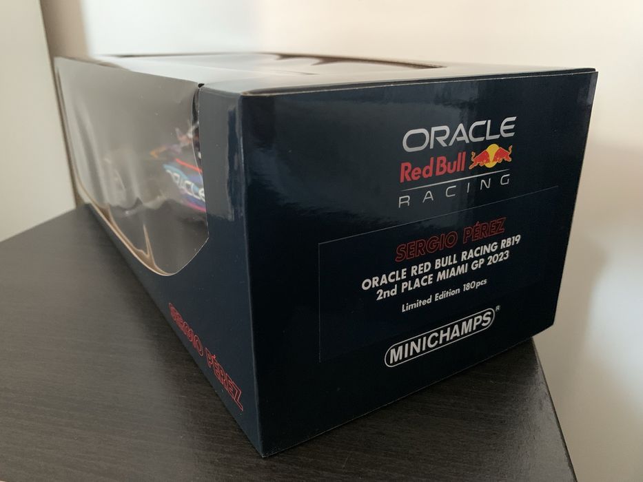 F1 minichamps 1:18 Red Bull RB19 Sergio Pérez