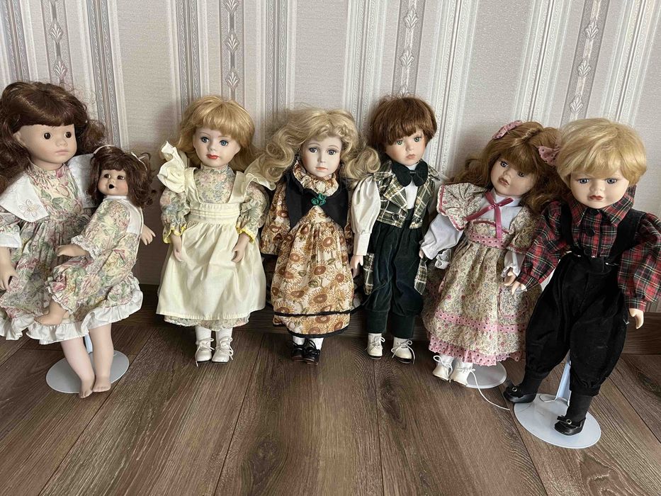Ляльки фарфорові