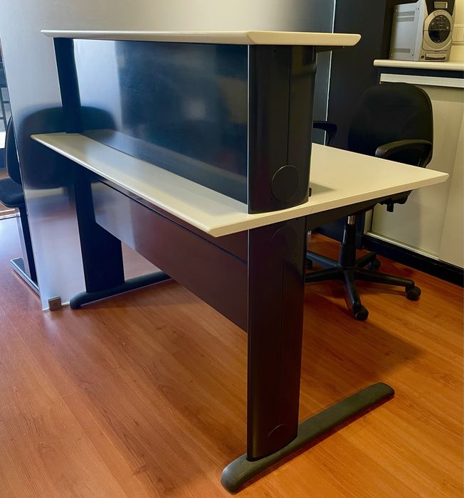 Mesa de escritório/secretária/balcão com dois niveis