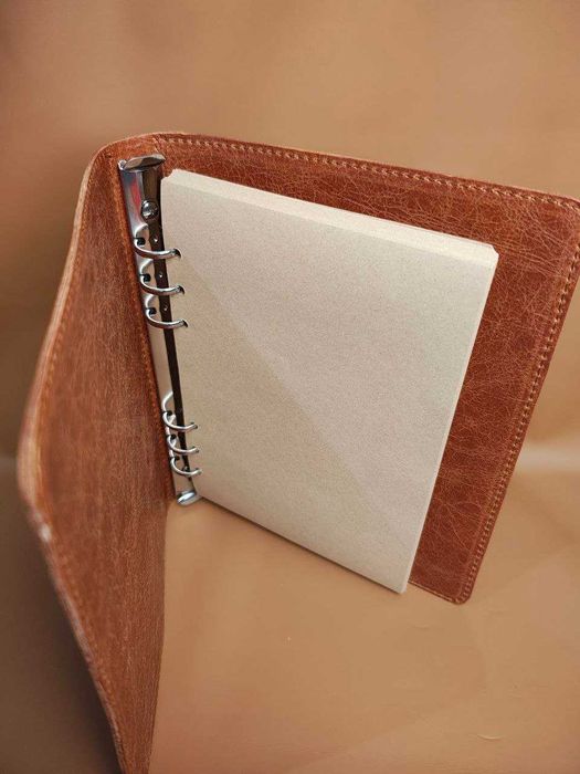 Ręcznie robiony skórzany notes – unikalny prezent