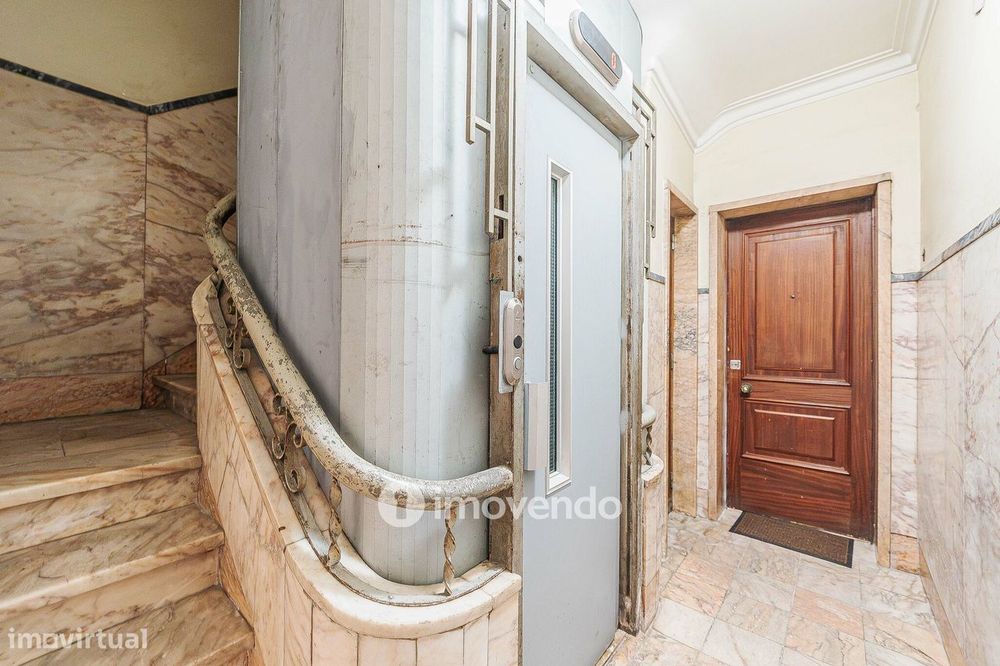 Apartamento T1 remodelado e com cozinha equipada, em Entrecampos