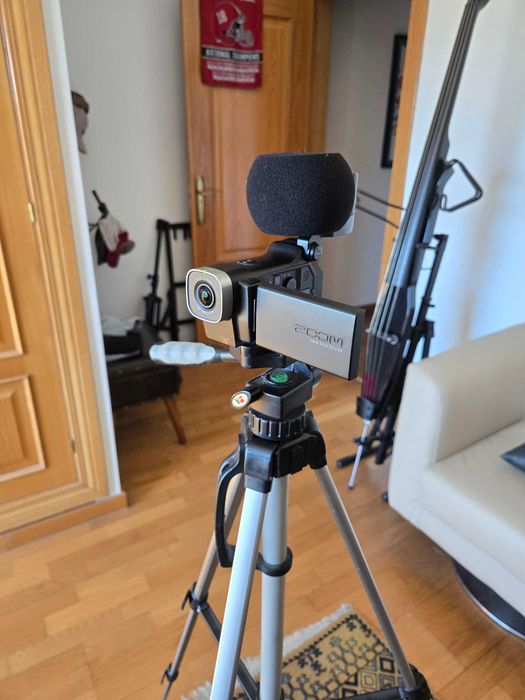 Zoom Q8 camera and stand