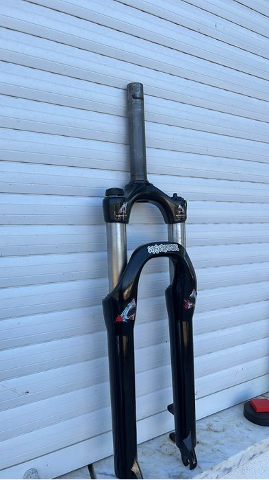 vendo bicicleta montadinha , suspensao RST