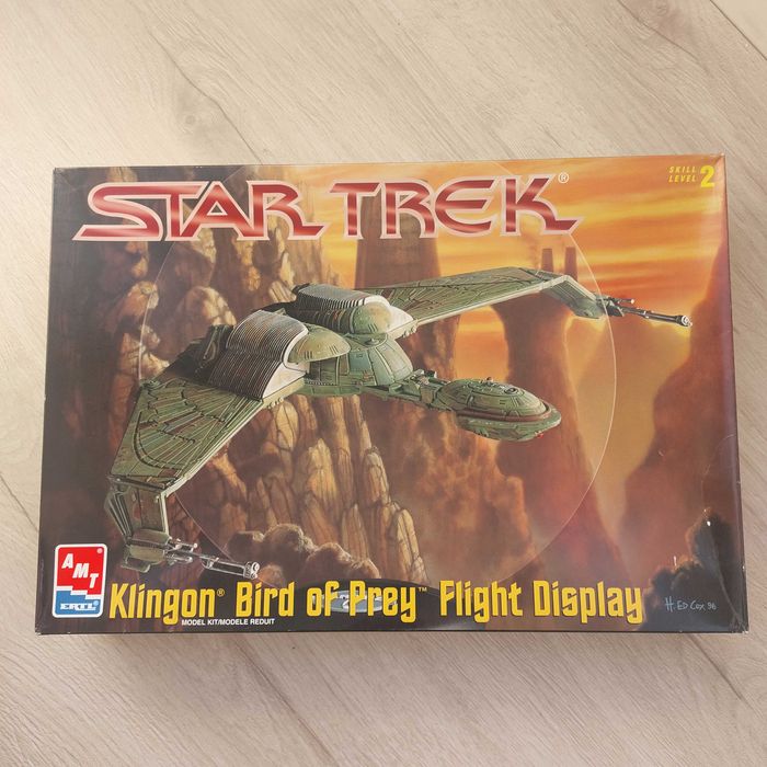 Star Trek AMT/ERTL Klingon Bird of Prey flight display Model Kit