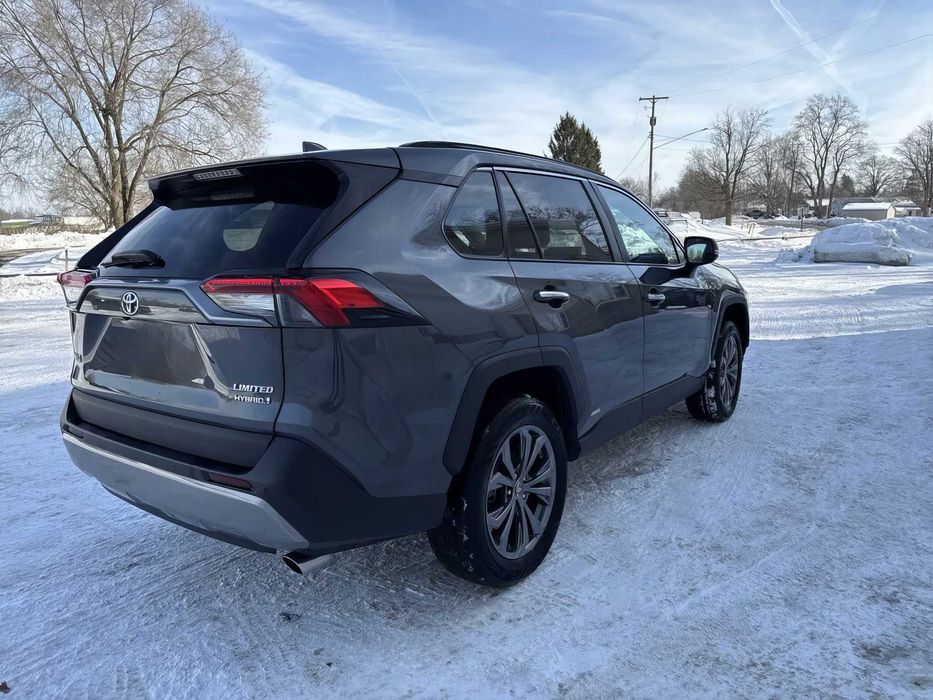 Toyota RAV4 Limited      2022