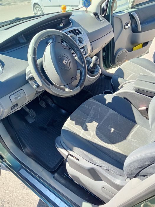 Рено Меган Сценік.