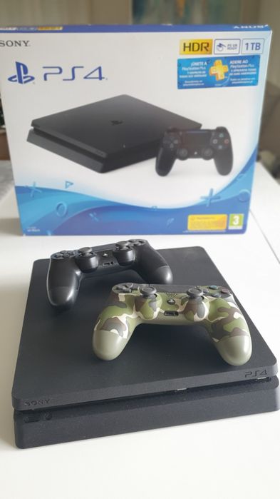 PS4 Slim 1TB + 2 Comandos
