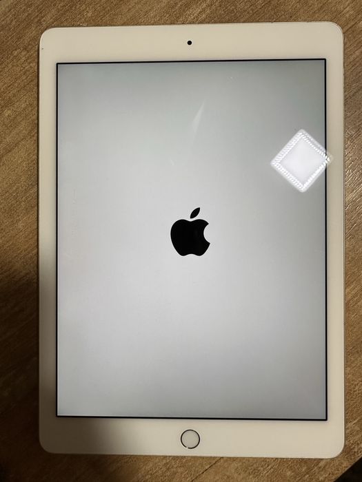 Ipad LTE    9,7 дюймів