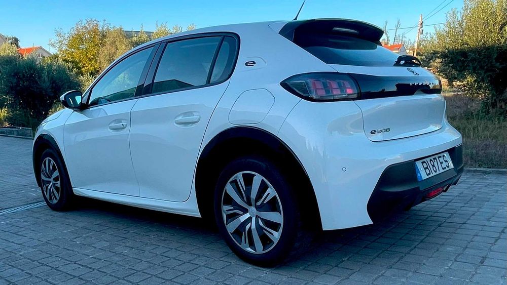 Peugeot 208 E-208 — photo 3