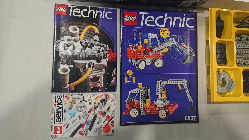LEGO TECHNIC: 8837 Pneumatic Excavator