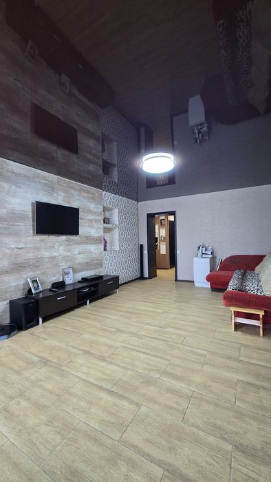 Продам дом с бассейном вул  Незламна