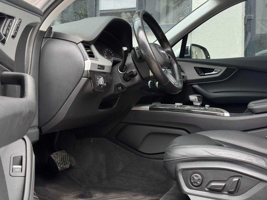Автомобіль Audi Q7