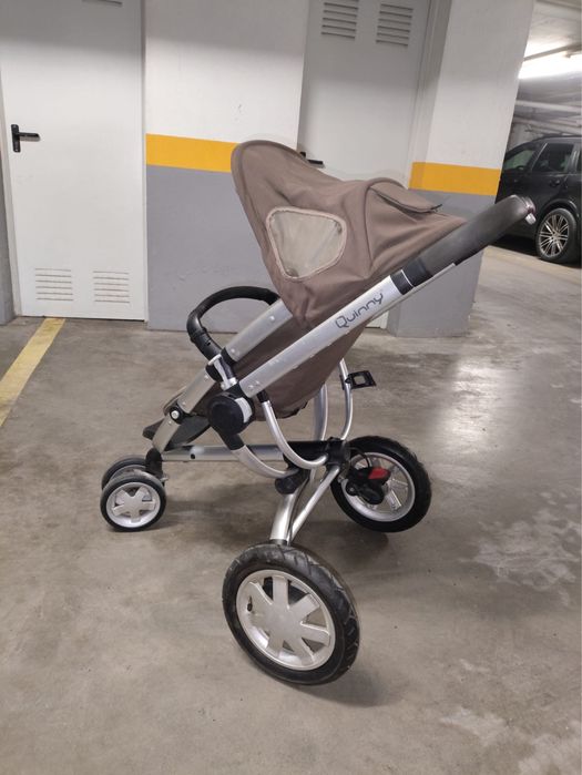 Carrinho bebé Quinny com ovo bebéconfort (o ovo nunca foi usado).