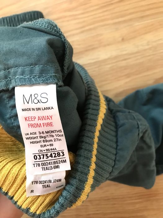 Spodnie materialowe ze sciagaczem na 3 - 6 miesiecy