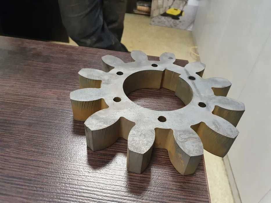 Cięcie wodą stali, szkła, kamienia, gumy. Gięcie blach