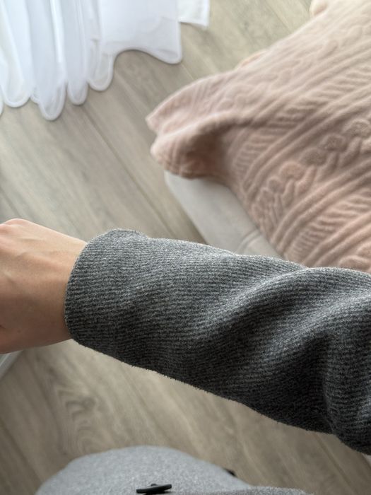 Сіре пальто Stradivarius