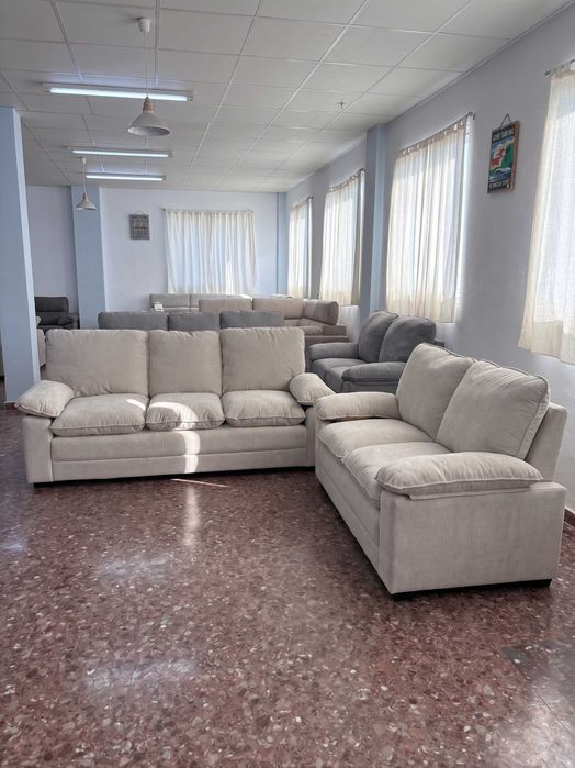 Oportunidade: Conjunto de Sofás 3+2 Novos a Preço de Fábrica
