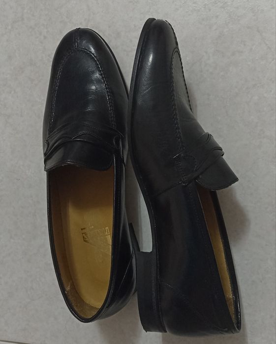 Sapatos pala homem couro novos 43