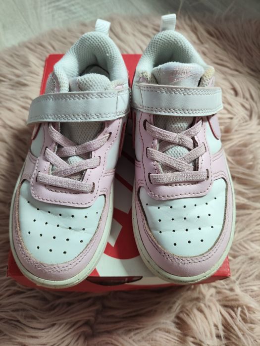 Nike dla dziewczynki 26 dł wkładki 16,8